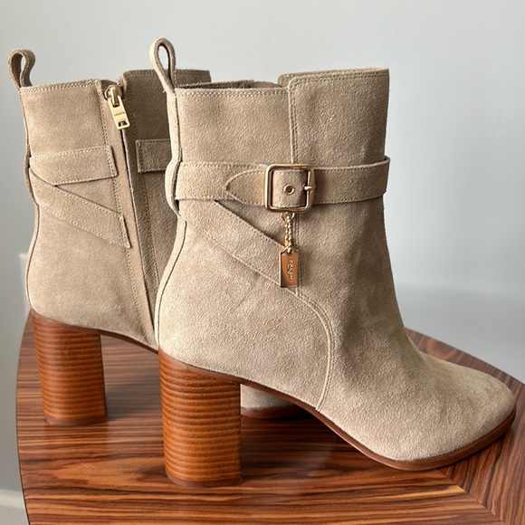NWT COACH Olivia Suede Ankle Booties Color: OATMEAL Size 10 - Picture 11 of 16